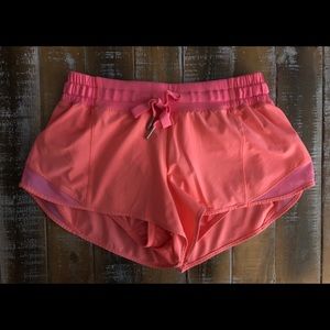 Lululemon Athletica - Hotty Hot Short 2.5”